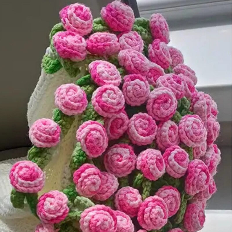 【完成品・在庫あり】ガールフレンドへのギフトとして、手作りの毛糸で編んだバラの花が付いた花束ブランケット完成品|undefined