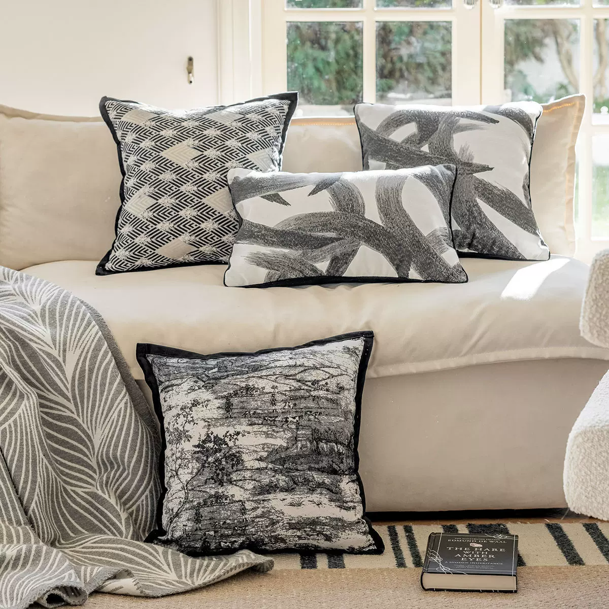 现代简约抱枕靠枕腰套靠含枕芯沙发客厅轻奢高级感靠背垫午睡趴枕