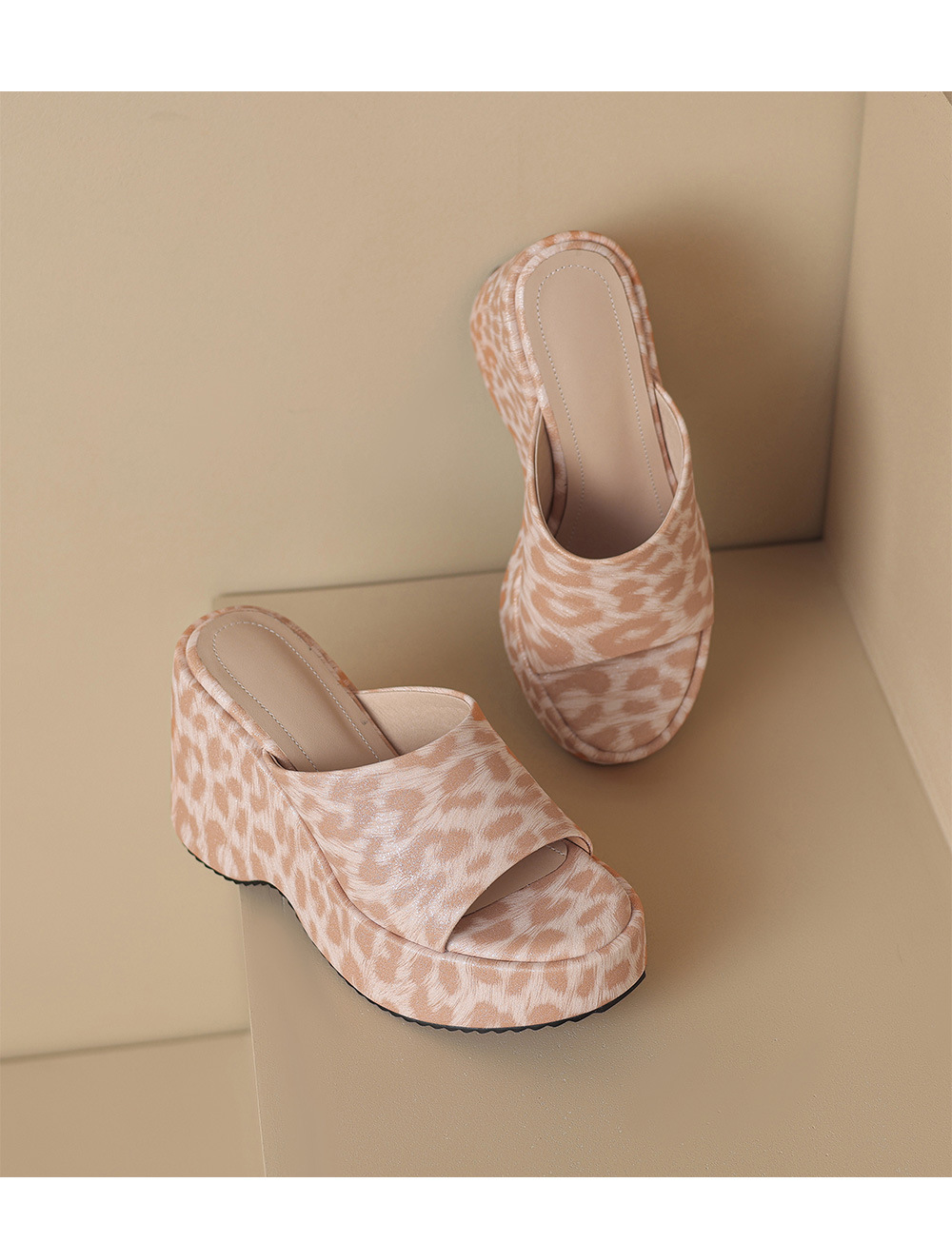 Sandal cao gót nữ quai ngang họa tiết da báo, gót vuông 9 cm, đế xuồng — Màu đen chi tiết 16