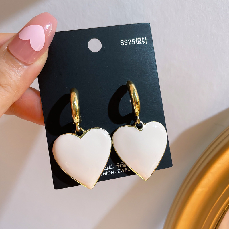 Corée S925 Argent Aiguille Laiteux Blanc Amour Boucles D&#39;oreilles Tempérament Mode Atmosphérique Boucles D&#39;oreilles Simples Boucles D&#39;oreilles Sauvages display picture 7