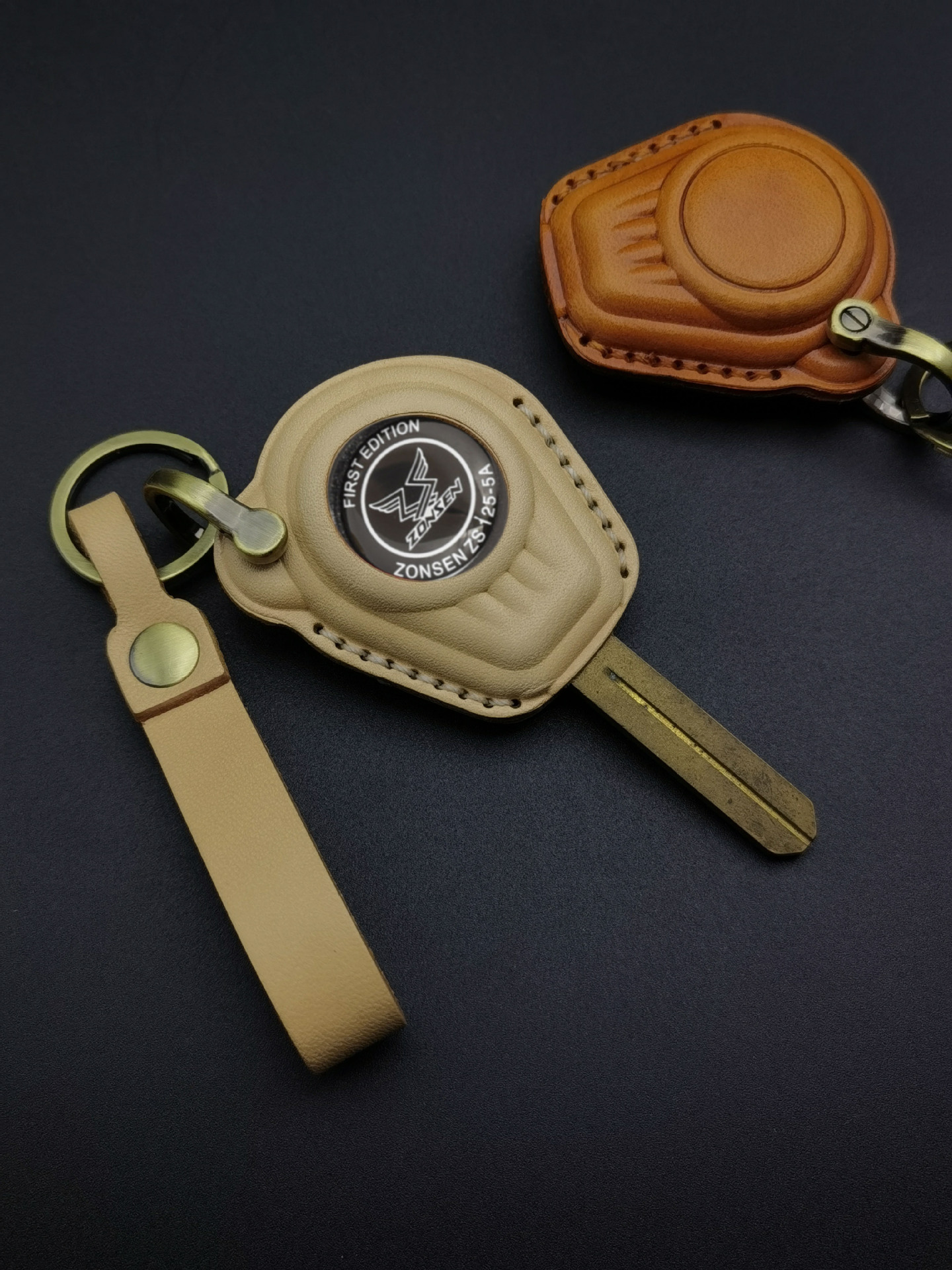 Suitable for Zongshen Yomi Little Bear Dundun Motorcycle Key Cover Bubble Zs125-5A Cowhide Key Bag Buckle