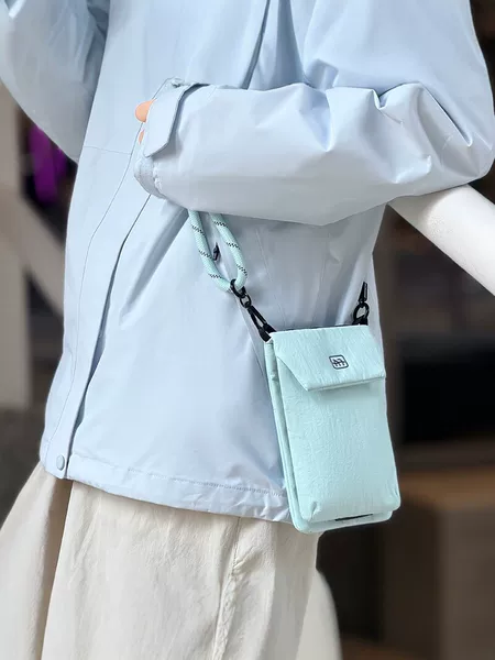 Feifan's new travel portable shoulder bag is a simple, multifunctional storage bag, stylish coin and phone pouch