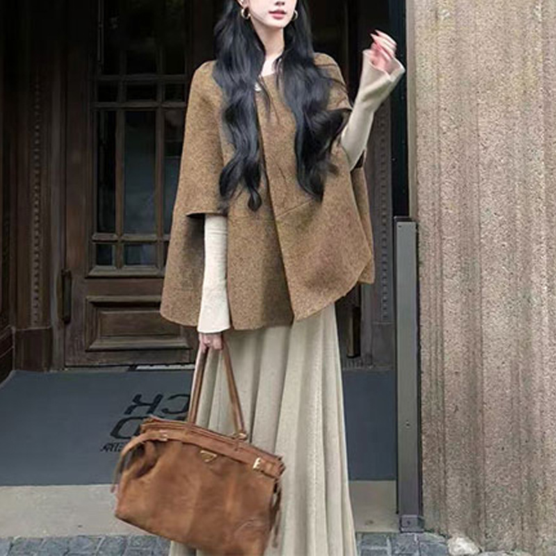 巨好看的早秋上衣女2025新款斗篷披肩外搭小香风外套+连衣裙套装|undefined