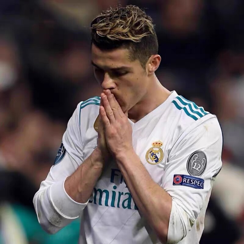 Vintage 1718 Real Madrid home jersey Champions League final edition, number 7 C. Ronaldo, number 11 Bale, long and short sleeve football suit Vintage 1718 Real Madrid home jersey Champions League final edition, number 7 C. Ronaldo, number 11 Bale, long and short sleeve football suit