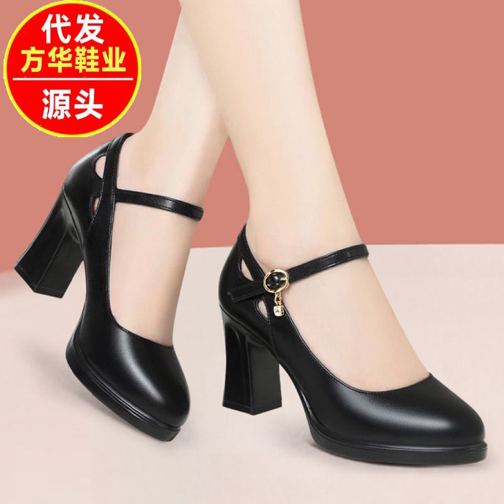 Zapatos de cuero lacado auténticos de cuero brillante de tacones medios para mujeres no se cansan de los pies cheongsam, zapatos de estilo de cuero de madre de tacones simples.