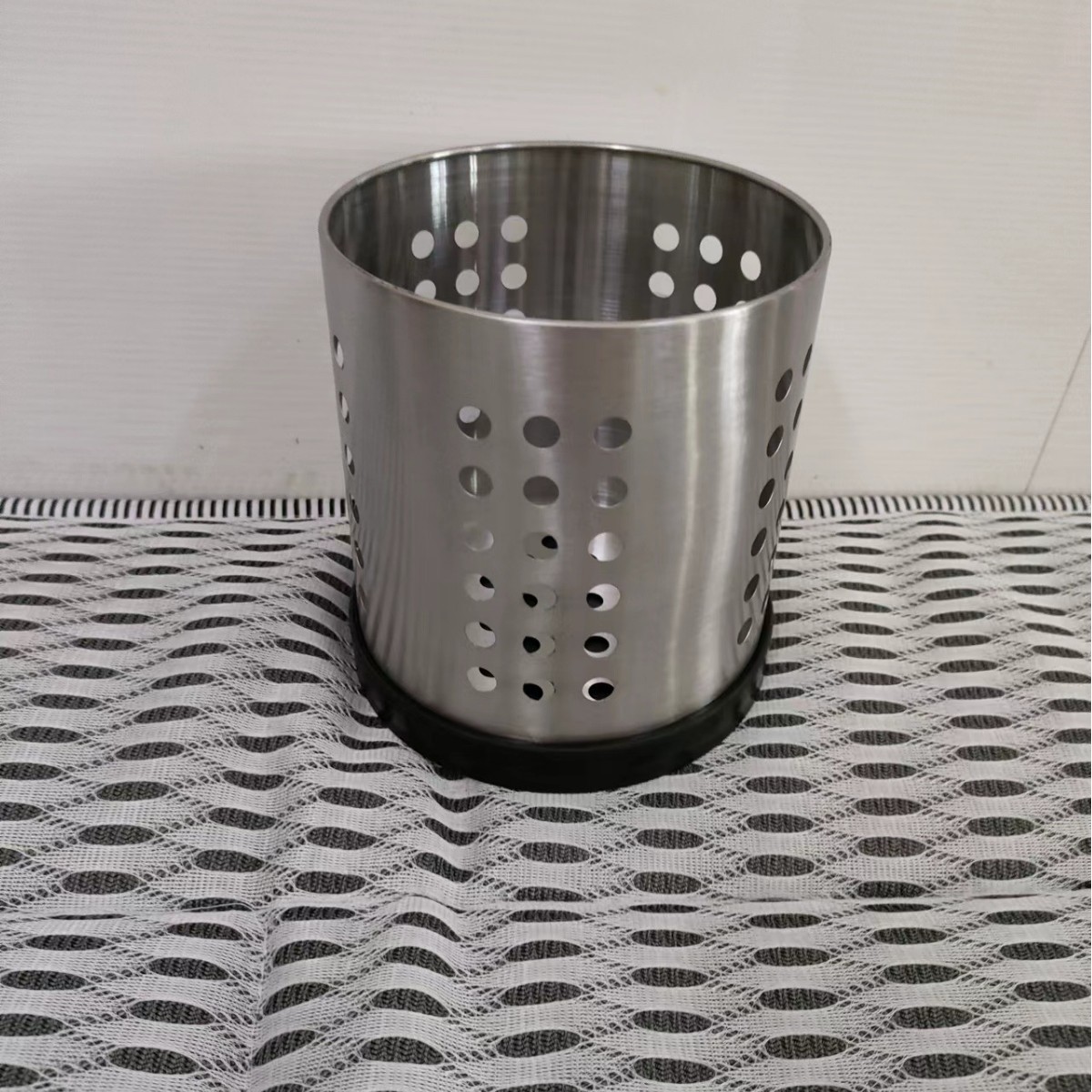 검은 바탕을 가진 큰 12.4*13CM 바닥