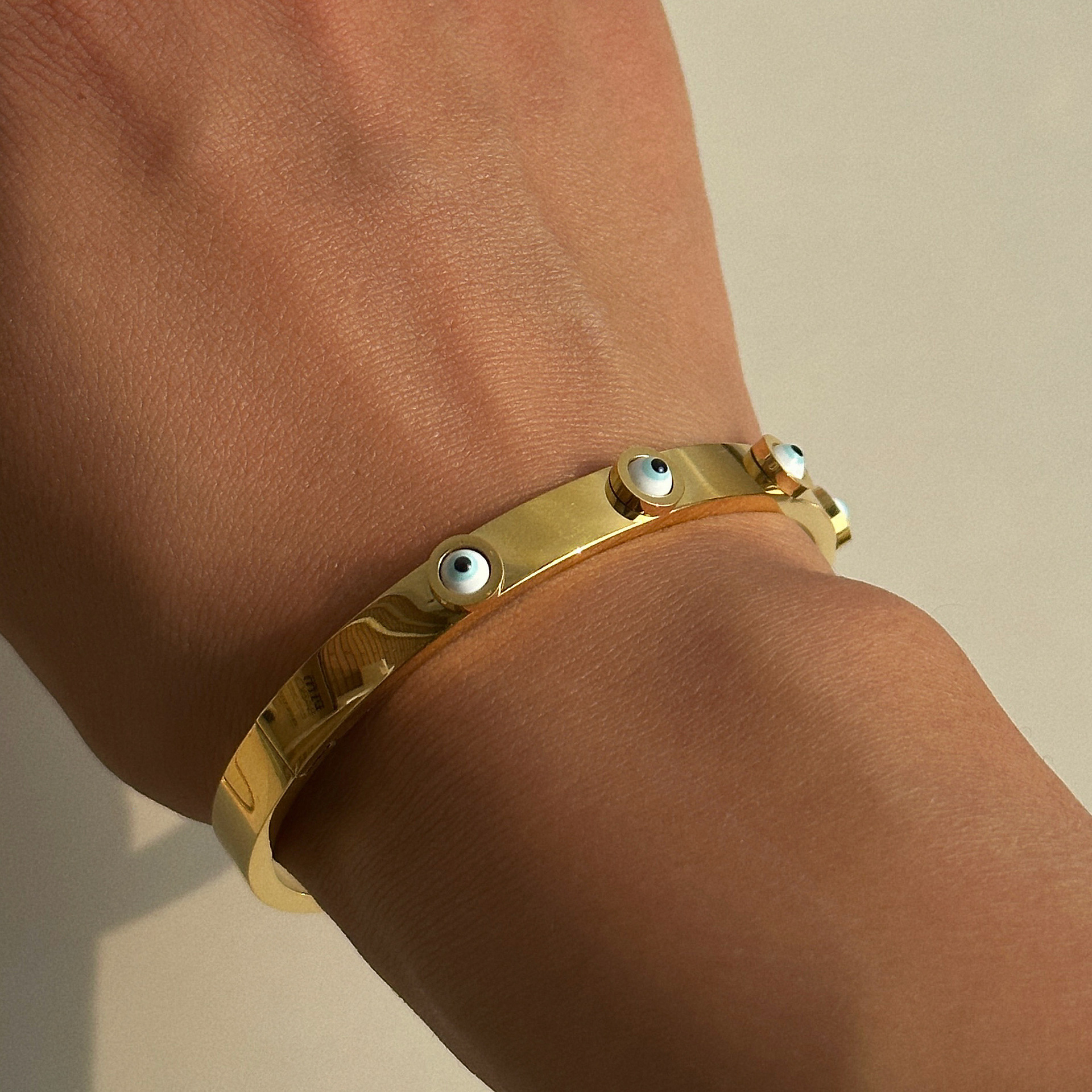 22g Weight Wholesale Simple Style Eye Titanium Steel 18k Gold Plated Zircon Bangle