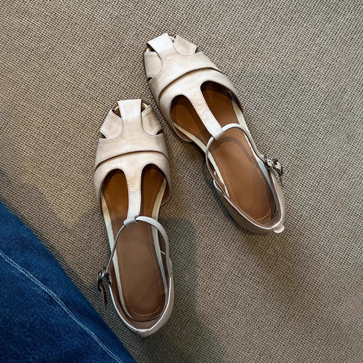 Овчинная версия ~ Ретро с круглой головкой полые летние кожаные сандалии женские слова с полыми толстыми каблуками