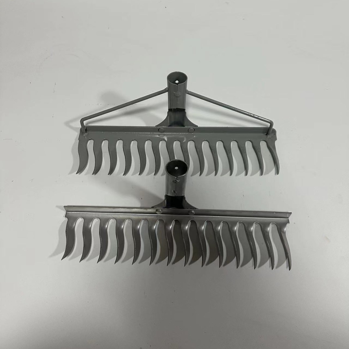 tornillo multifuncional rastrillo de acero agrícola rastrillo agudo horticultura rastrillo de acero completo rastrillo de hierba herramientas agrícolas al por mayor