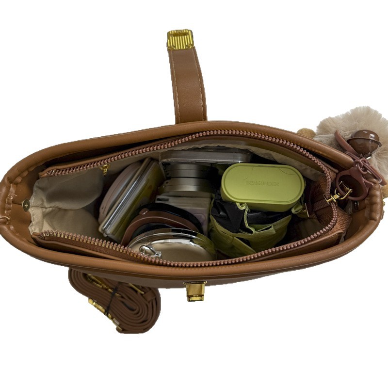 Bolsa de mano de peluche vintage de seda para mujeres 2025, nuevo otoño y invierno bolso de cubo casual coreano, mochila de hombro de moda