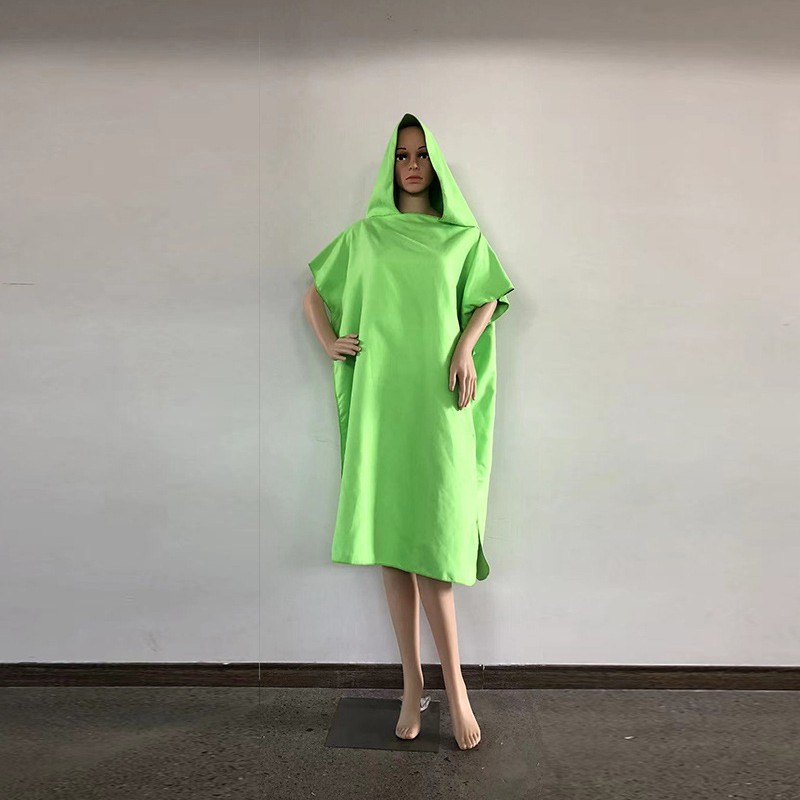 En stock de doble cara de terciopelo adulto llano de secado rápido capa de playa albornoz portátil absorbente playa cambio de albornoz