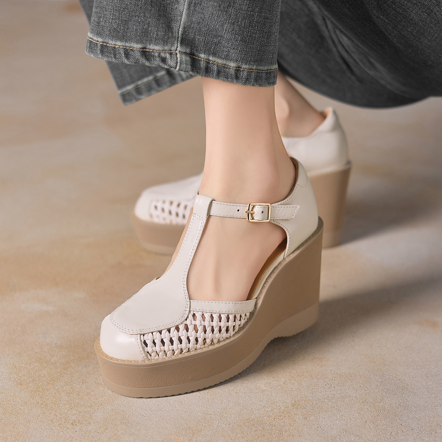 Sandal nữ cao gót đế dày 9,5 cm quai ngang khóa T — đen