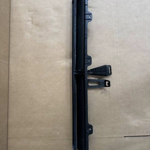 Suitable for the 2017 US version of the Equinox; lower sun visor; US-specific OE; 84614525