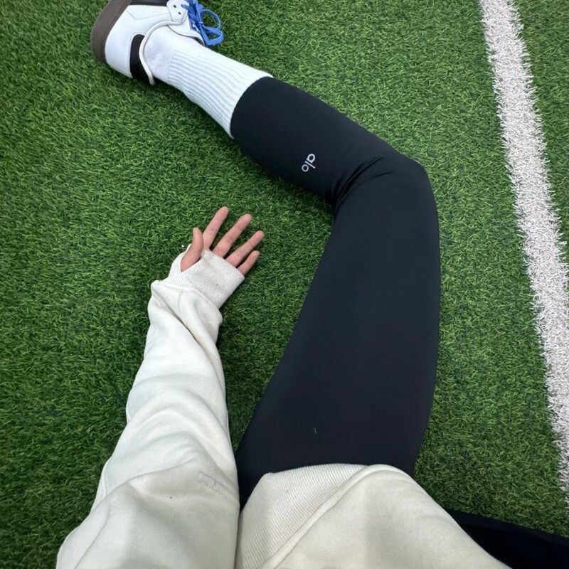 in stock alo Yoga Pants Women's High Waist Cropped Pants Naked Sense Slimming Advanced Sense Outer Wear No Embarrassment Line Yoga