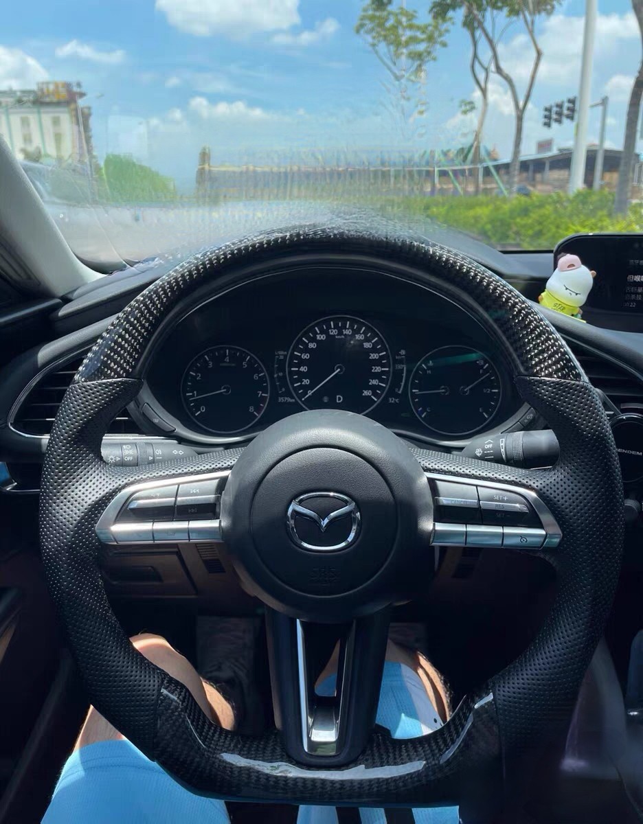 Suitable for Mazda 3, new Axela, and next-generation CX-30 and CX-40 models; carbon fiber steering wheel modification
