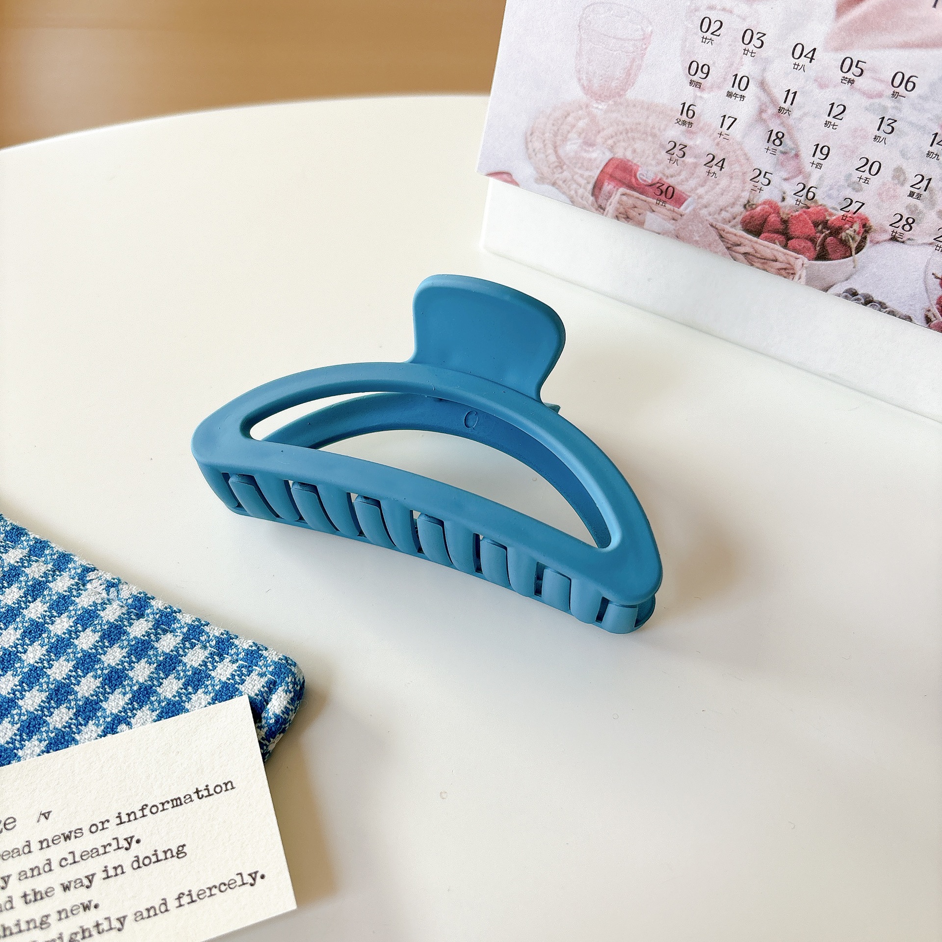Japonés y coreano accesorios para el cabello hembra Klein azul clip temperamento simple giro horquilla corazón pequeña horquilla placa geométrica horquilla