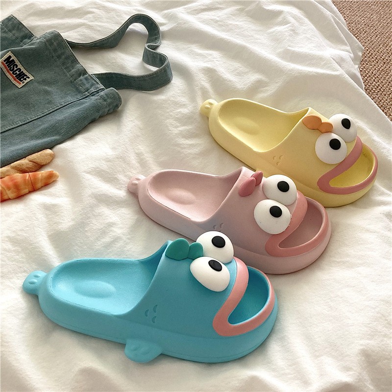 Hermoso Zhibao con zapatillas de pez payaso mujeres PVC pisar mierda sensación de hogar en línea interior extraña zapatillas frías para usar fuera