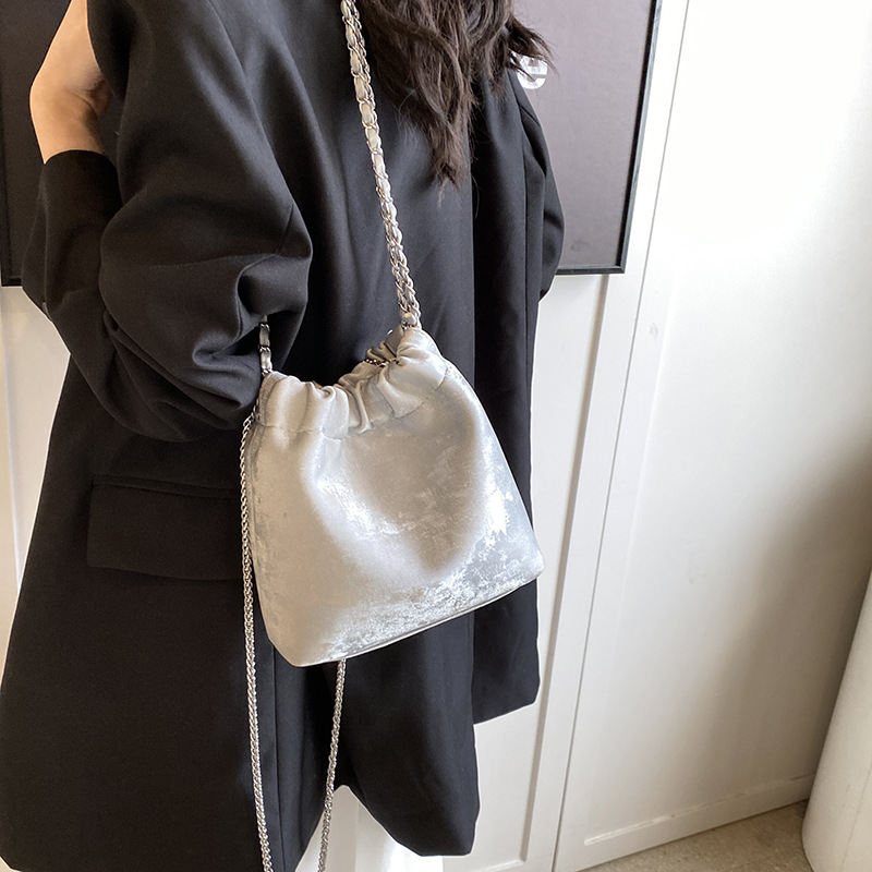 2024 Neue Damenmode Tote National Silk Art Style Kette Einzelschulter Crossbody Blessing Water Bucket Bag_voghion.com