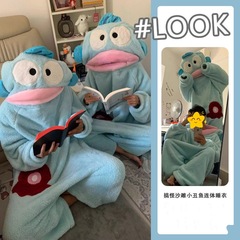 かわいい醜い魚の漢トンは連体カップルのパジャマをからかっています。