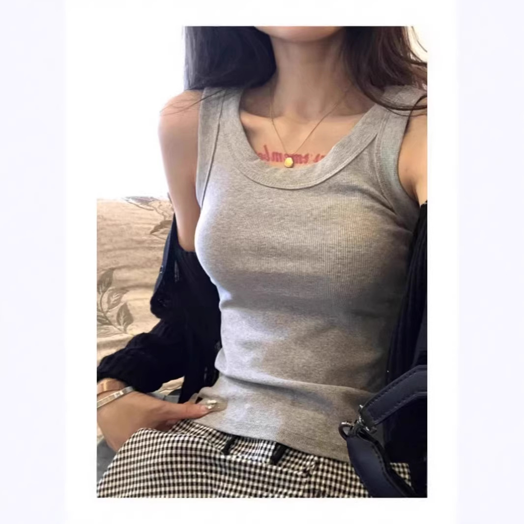 American-Style U-Neck Ribbed Sleeveless Camisole for Women, Suitable for Spring and Summer, Can Be Worn as Outerwear or as an Inner Layer, Conceals Side Breasts and Prevents Exposure