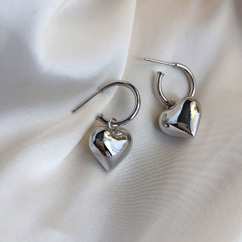 Love Heart Earrings Womens New Fashion Online Red Fashion Personality Circle Korean Temperament Entry Lux Cold Style Ear Hookpicture1