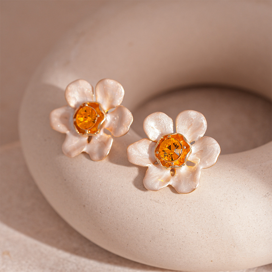 30g Weight 0.03µm Gold Plating Thickness Electroplating Gold Plating Process Alloy Ear Needle Material Copper Plated Plating Material Ear Studs Classification 1 Pair Quantity Holiday, Daily Occasion Alloy Material Flower Pattern Women's Gender Elegant, Retro Style Enamel Craft 1 Pair Elegant Retro Flower Enamel Alloy Drop Earrings Ear Studs 5
