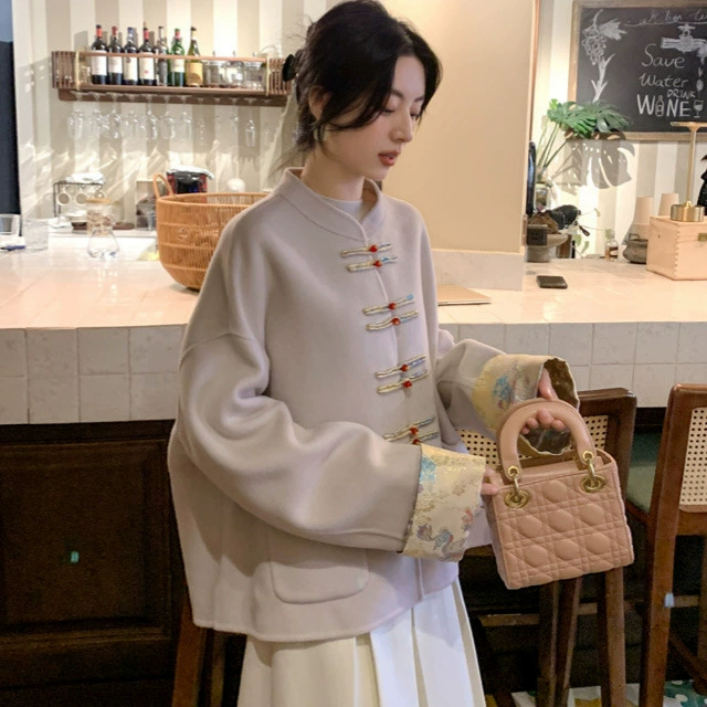 Женская шерстяная верхняя одежда средней длины, женская осенне-зимняя высококачественная широкая версия, новинка 2025 года, шерстяная верхняя одежда в стиле шинуазри в стиле ретро на пуговицах