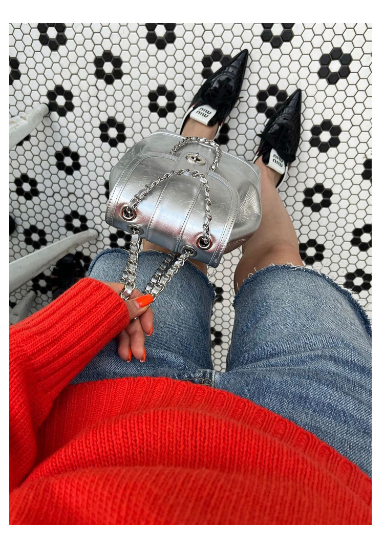 Neue Xiaoxiangfeng Rucksack Damen Koreanische Ausgabe Instagram Öl Wachs Leder Kleine Tasche Einzelne Schulter Damen Tasche Lingge Kette Zurück Tasche_voghion.com
