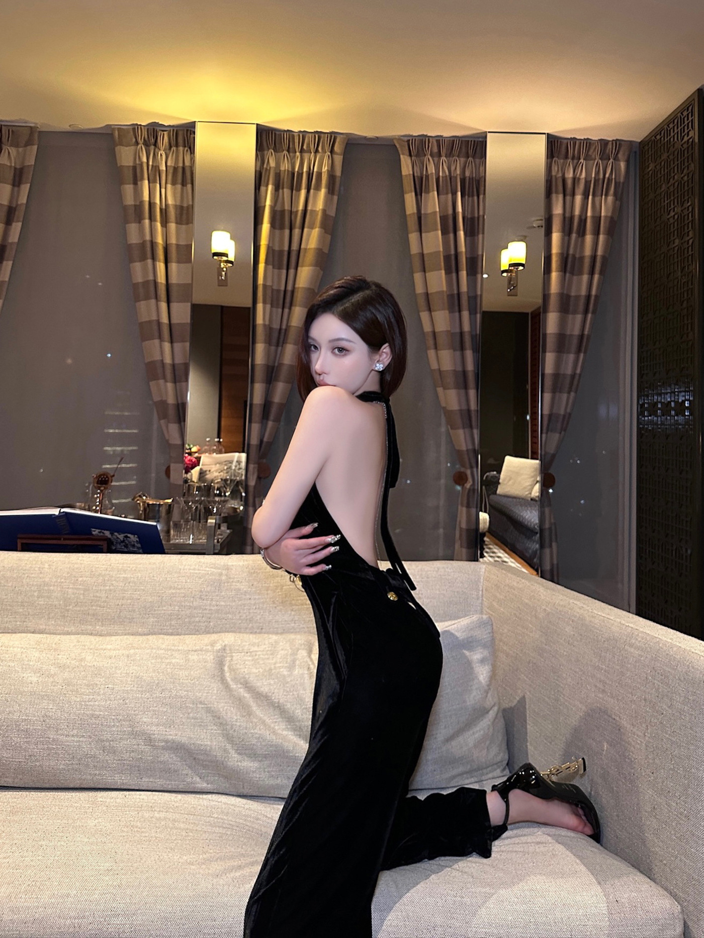 24 vestidos de otoño de alta calidad de estilo de belleza delgada cintura sexy cuello V profundo cuello colgante de terciopelo jacket mujer