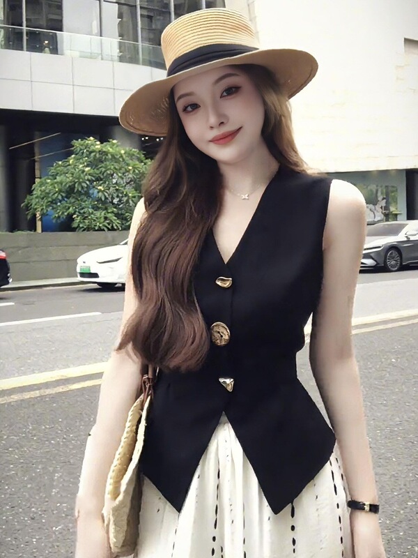 European Style High-End V-Neck Sleeveless Vest Shirt for Women, 2026 Summer New Fashion, Elegant Slim-Fit Top