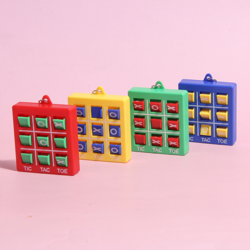 クロスボーダー井字碁XO三子碁のキーホルダー小学生のプラスチックの井戸を渡るゲームの益智サークルのフォークの贈り物のおもちゃ|undefined