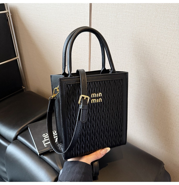 This year, the "Small Bag Women 2025" new trendy summer fashion, versatile and niche design hand-held shoulder crossbody bag is in vogue undefined