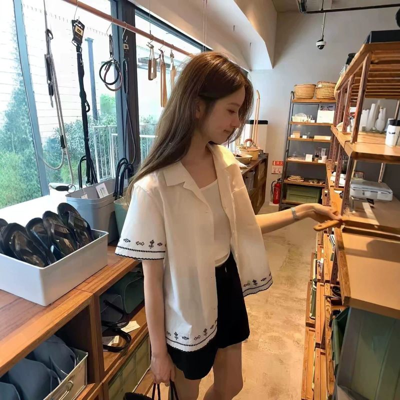 Shi Yi·XH Korean-style lapel embroidered lace short-sleeve shirt, Dongdaemun summer new vintage slim-fit top for women
