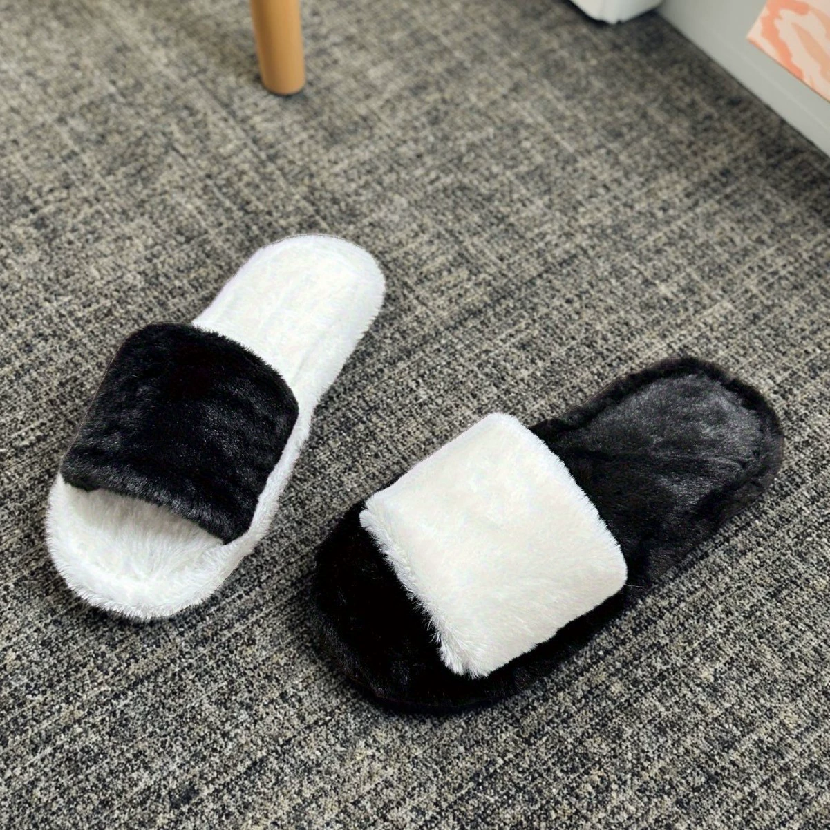 Прямые поставки с фабрики внешней торговли, новые черно-белые тапочки-мандаринки для женщин, всесезонные открытые тапочки для домашнего использования, оптовая продажа