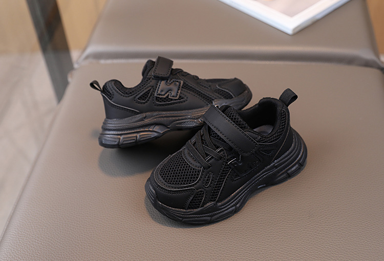 Boys Black Athletic Running Sneakers Breathable Mesh Ultralight_voghion.com