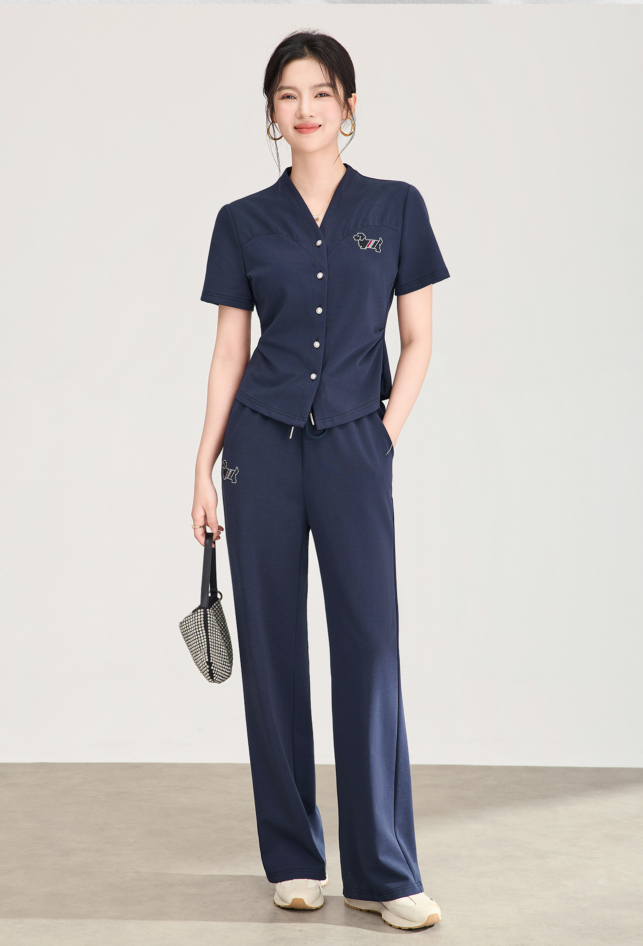 Bộ thể thao nữ mùa hè áo thun cổ tròn tay ngắn + quần ống rộng cao cấp — màu xanh navy chi tiết 2