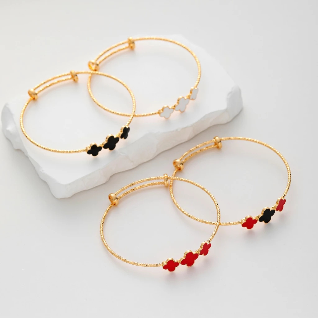 Pulsera de trébol de cuatro hojas con goteo de oro champán chapado en cobre, pulsera de personalidad simple para mujer, boca de anillo de mano ajustable, estilo clásico al por mayor