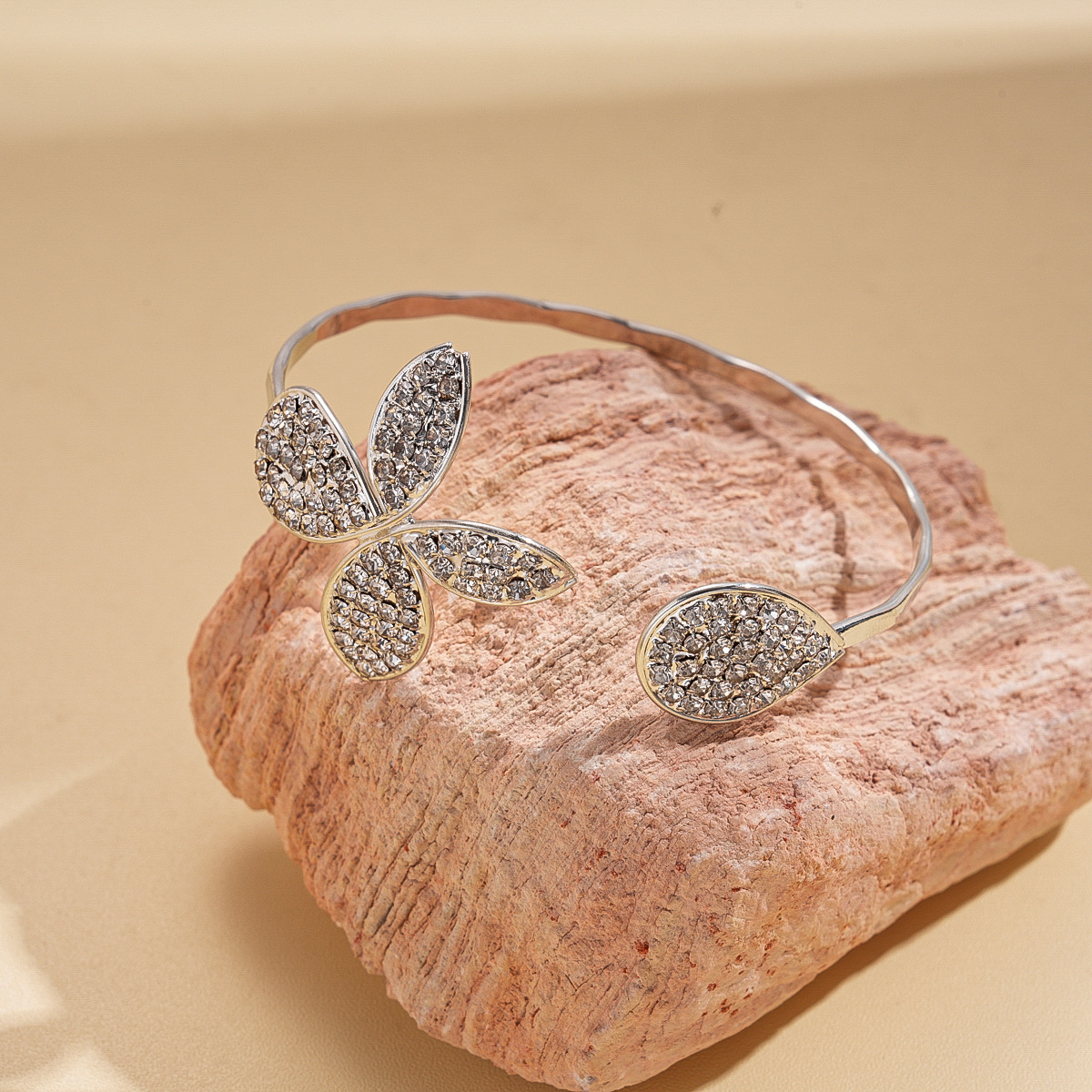 Europa y los Estados Unidos diamantes transfronterizos flores irregulares brazalete de apertura personalidad fría pulsera de viento ligera lujosa alta sensación de joyería para mujeres