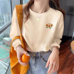 肩の長袖のtシャツの女性のゆったりした新型の純綿の白い大衆の百合の洋風のデザイン感の底のシャツの秋の服装の潮