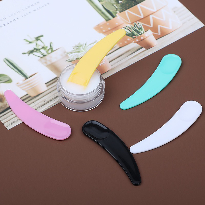 crescent spoon small scoop mask spoon cream spoon cosmetics small spoon plastic scoop crescent spoon small scoop mask spoon cream spoon cosmetics small spoon plastic scoop