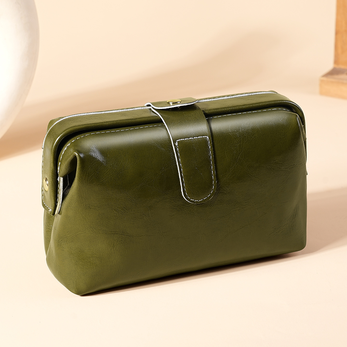 Bolsa de abrazadera de gran capacidad de salida, bolsa de maquillaje ligera de lujo, almacenamiento de cuero suave, bolsa de maquillaje impermeable de viaje de negocios