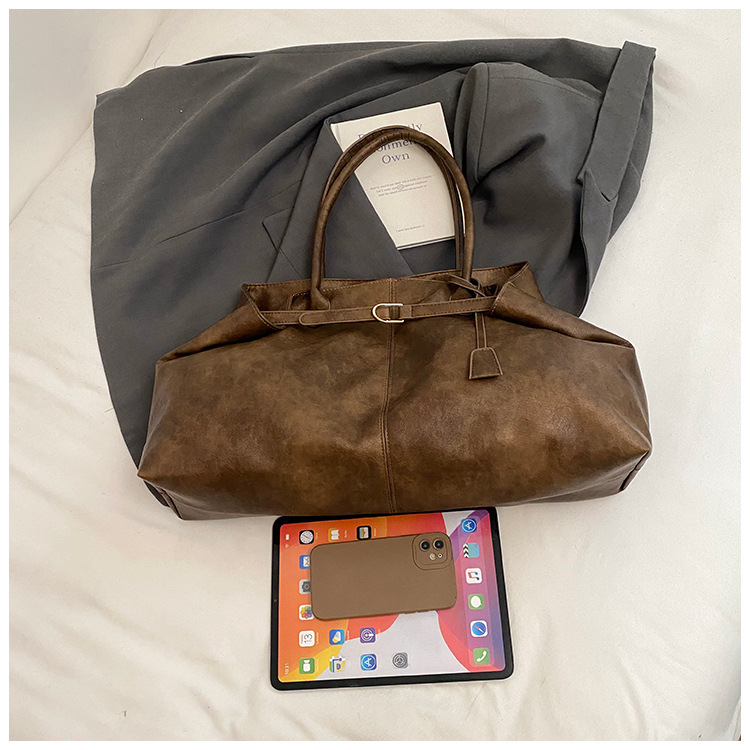 The laid-back style large-capacity underarm tote bag for women in 2025, with a lock, is fashionable and versatile. It's a trendy single-shoulder bag for commuting undefined