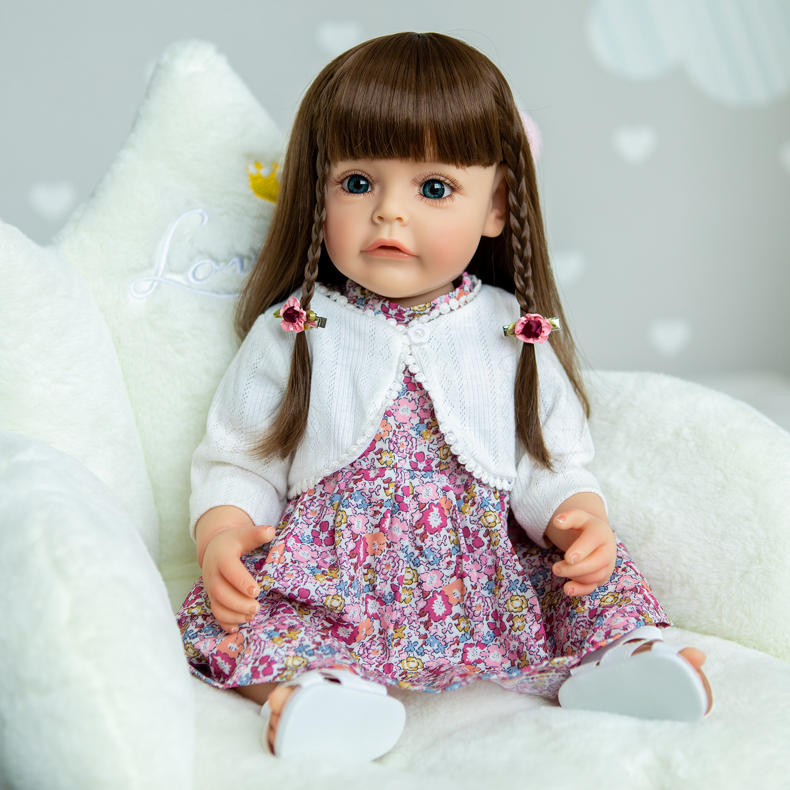 Como se muestra en la imagen de la muñeca
