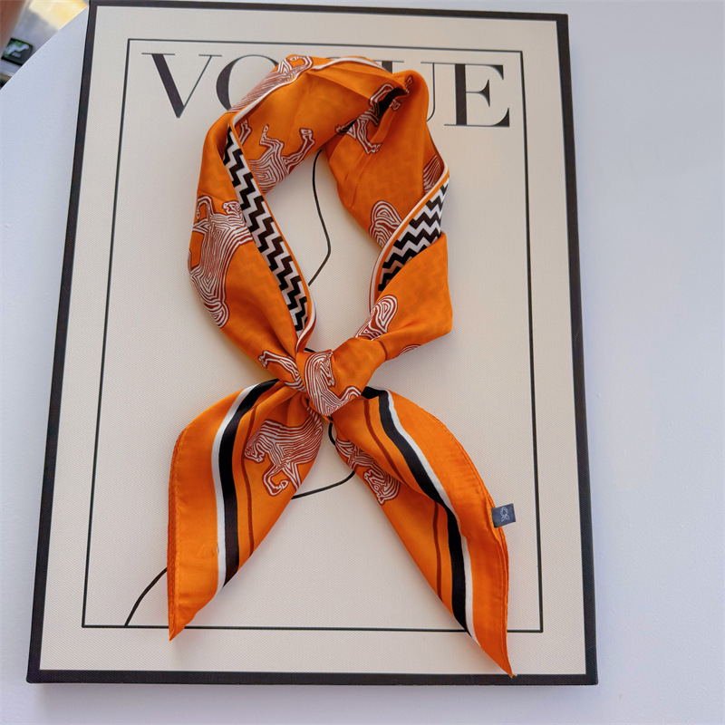 Bufandas de seda para mujeres primavera y otoño bufandas de moda para mujeres bufandas de cuello para maestros y empleados regalos de impresión de lujo ligero