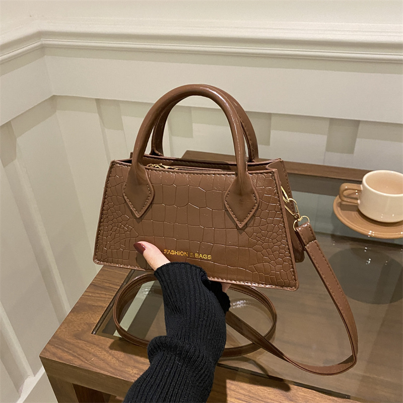 2025 nuevo bolso de mensajero casual de estilo occidental simple de textura retro, bolso cuadrado pequeño, bolso de moda con patrón de cocodrilo