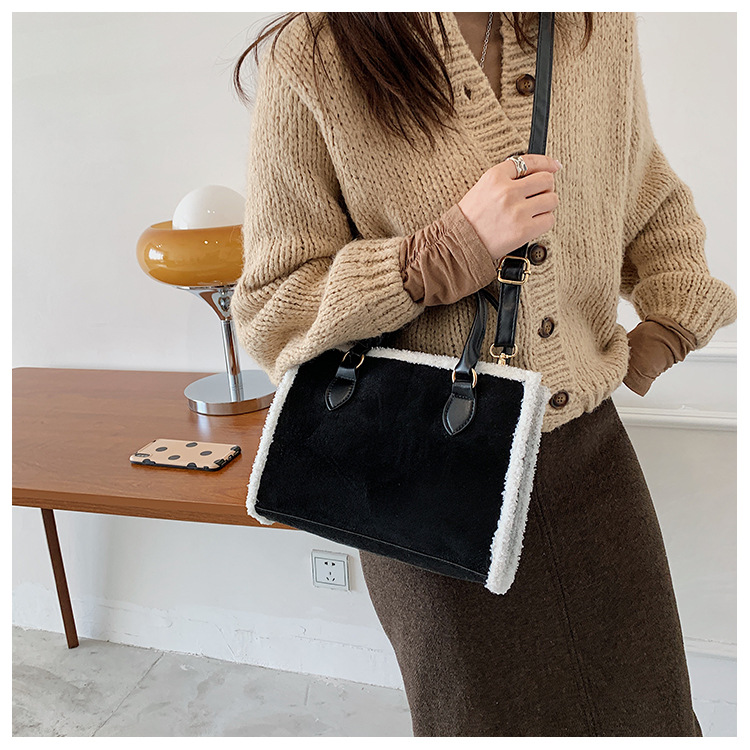 Casual Plush Large Bag Large Capacity Bag For Women 2021 New Western Style Shoulder Bag Autumn And Winter Textured Tote Bag display picture 10