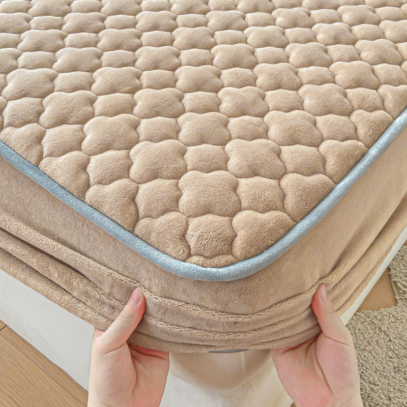 Milk velvet quilted bed sheet solid color thickened bed cover fully surrounded mattress protector autumn and winter milk velvet bed sheet wholesale