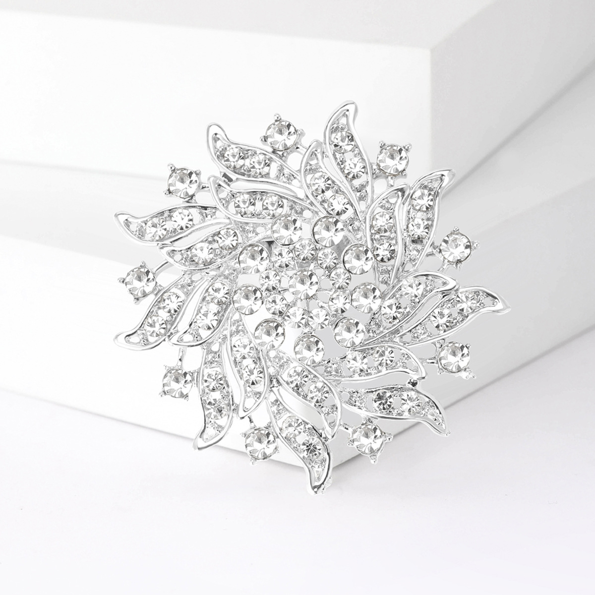 Nuova spilla di strass alla moda retrò, spilla per vestiti versatile di alta qualità fissa i vestiti_voghion.com