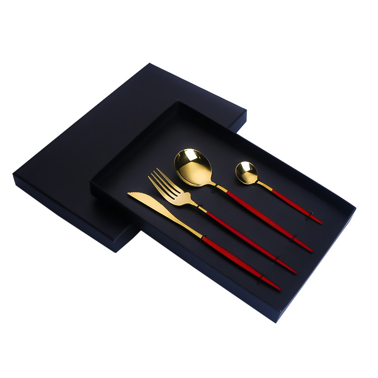 Cuchillo, tenedor y cuchara portugueses al por mayor transfronteriza traje de acero inoxidable Chapado en titanio de oro vajilla occidental cuchillo de carne y tenedor conjunto de 4 piezas