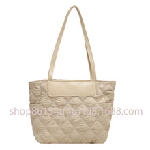 2025新款休闲女士羽绒手提包轻质填充单肩包棉质顶部提手包流